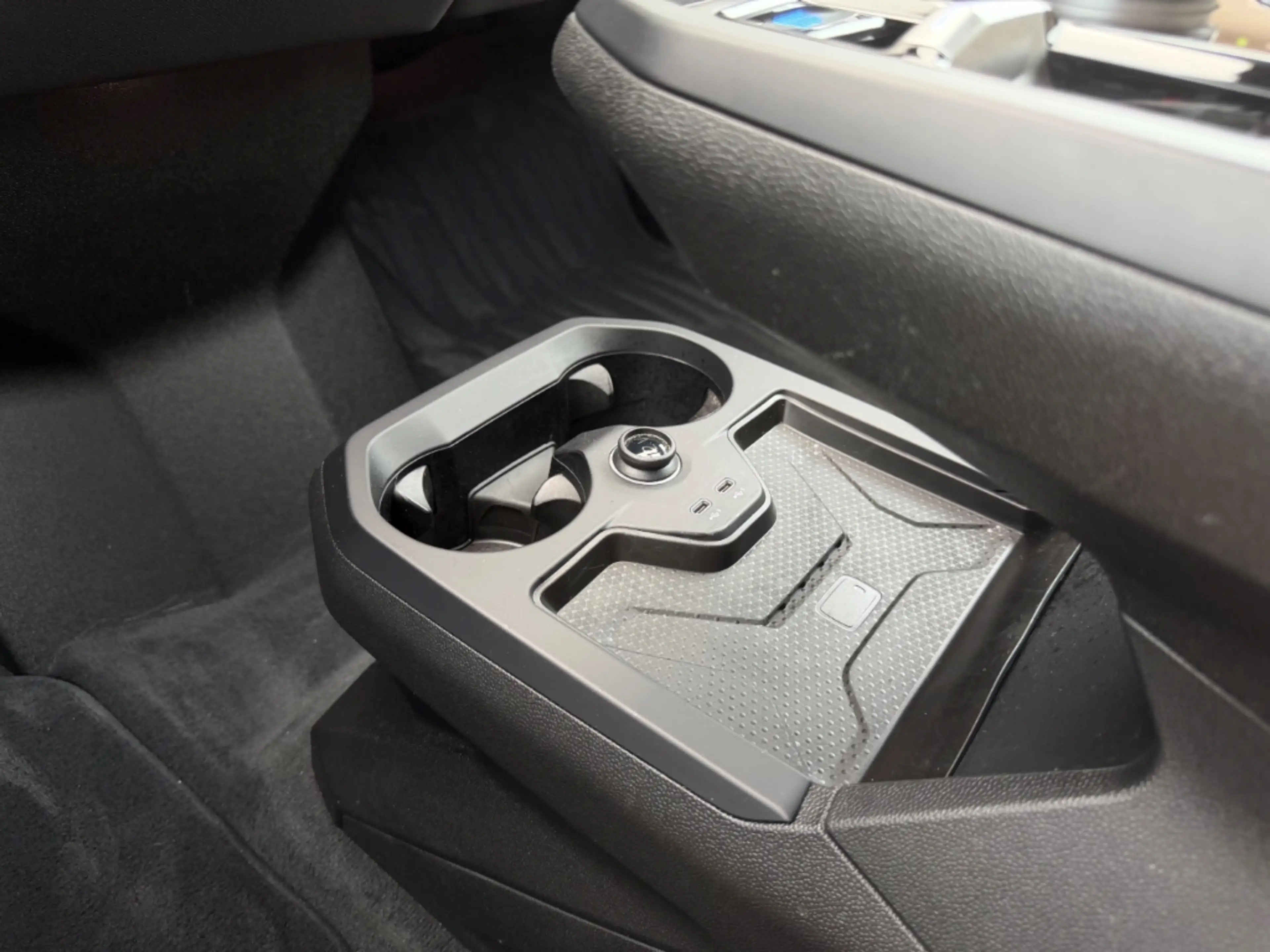 BMW iX xDrive40 SPORTPAKET PANOSKY KLIMASITZ H/K HUD — photo 15