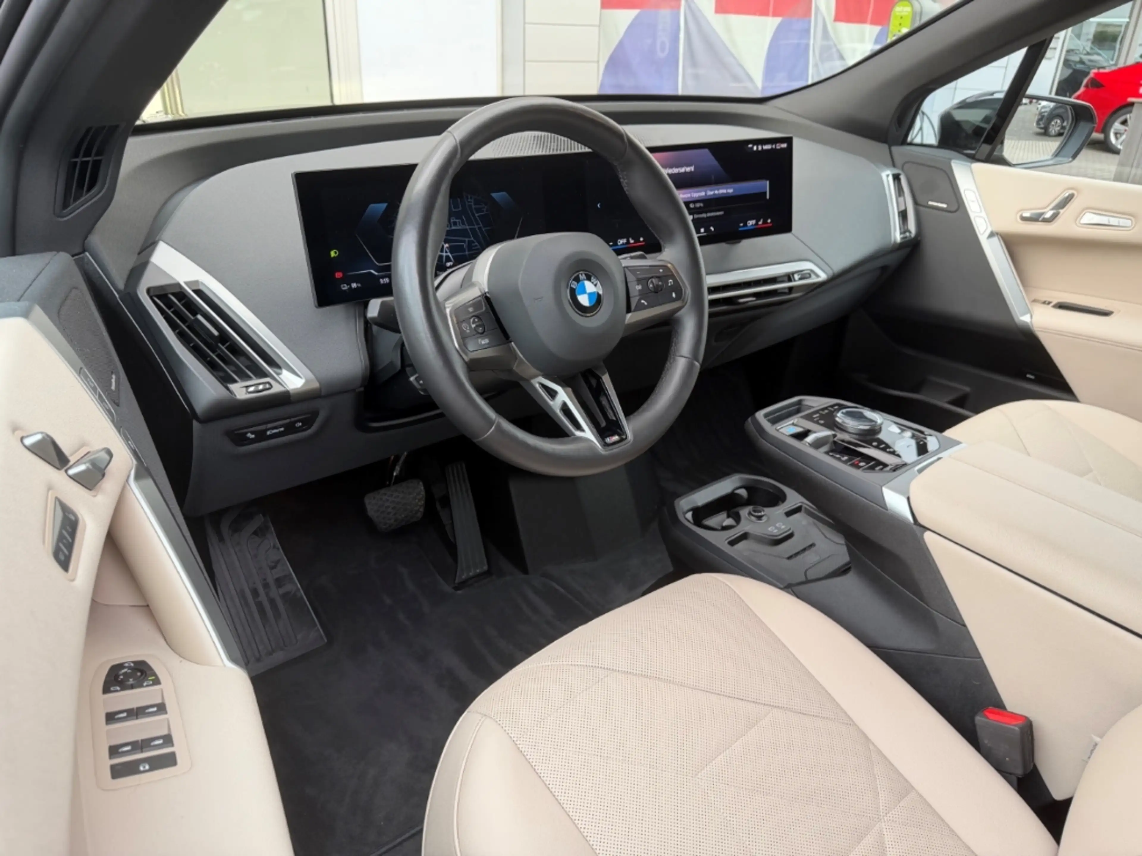 BMW iX xDrive40 SPORTPAKET PANOSKY KLIMASITZ H/K HUD — photo 5
