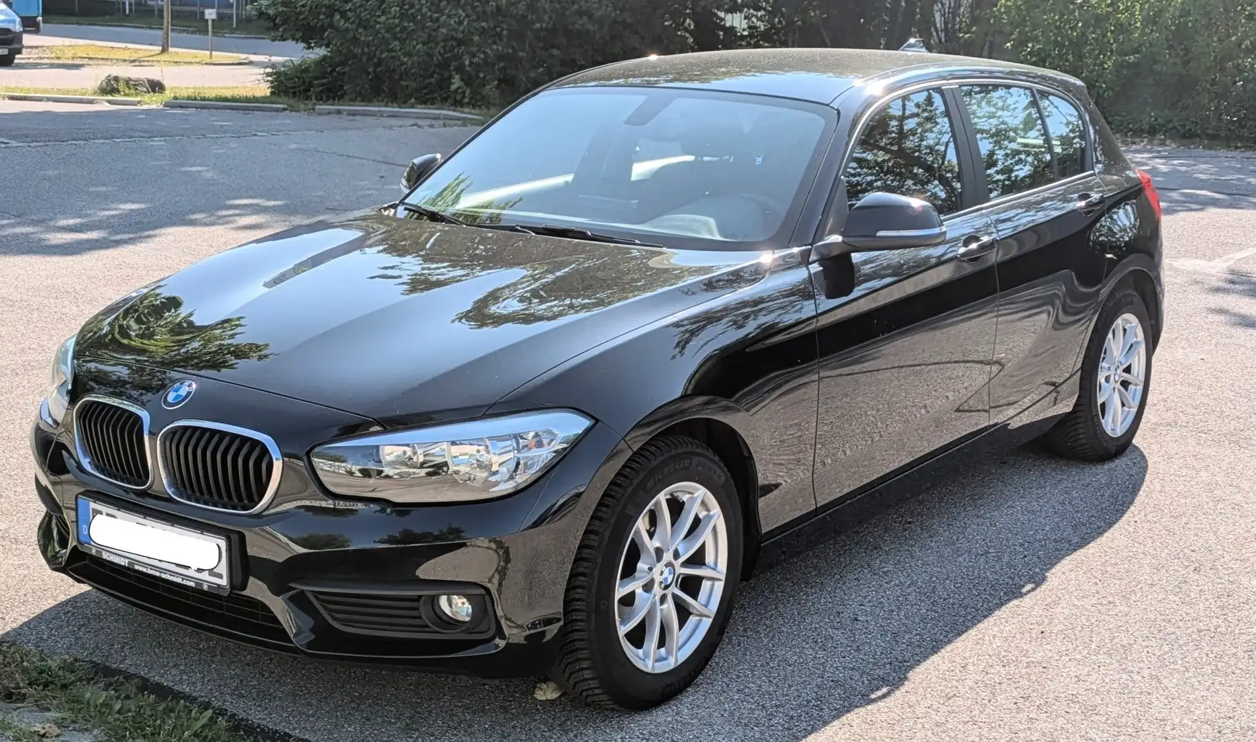 BMW 116 1er Diesel (5-Türer) 116d Advantage Schwarz - 1