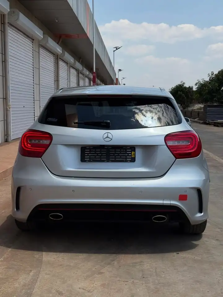 Mercedes-Benz A 180