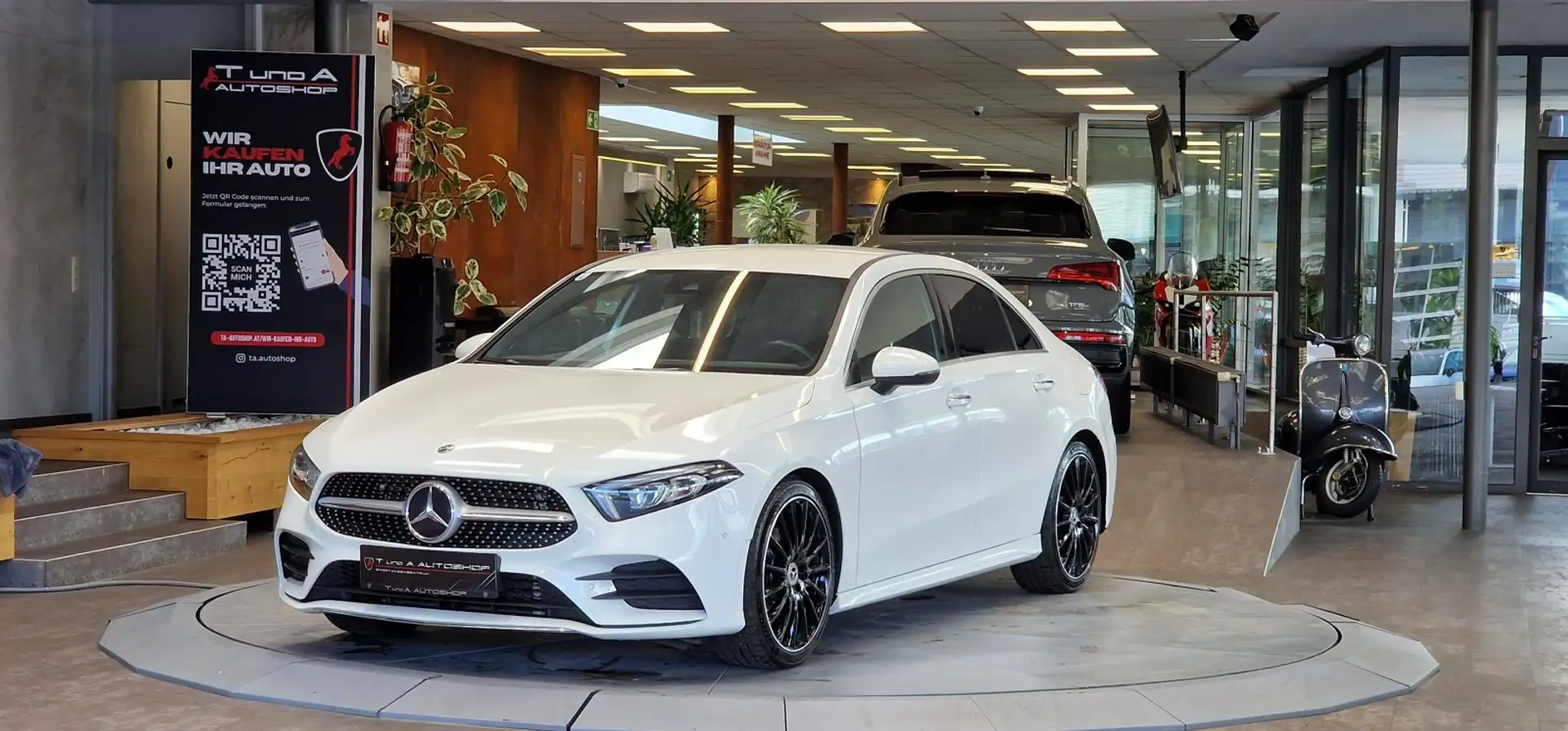 Mercedes-Benz A 200 d Lim. AMG-Paket Aut. *Ambiente*Kamera*19Zoll* Weiß - 1