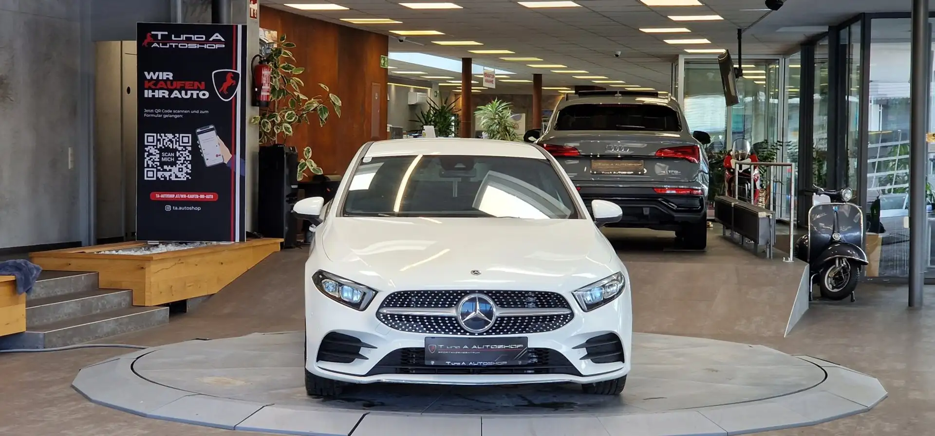 Mercedes-Benz A 200 d Lim. AMG-Paket Aut. *Ambiente*Kamera*19Zoll* Weiß - 2