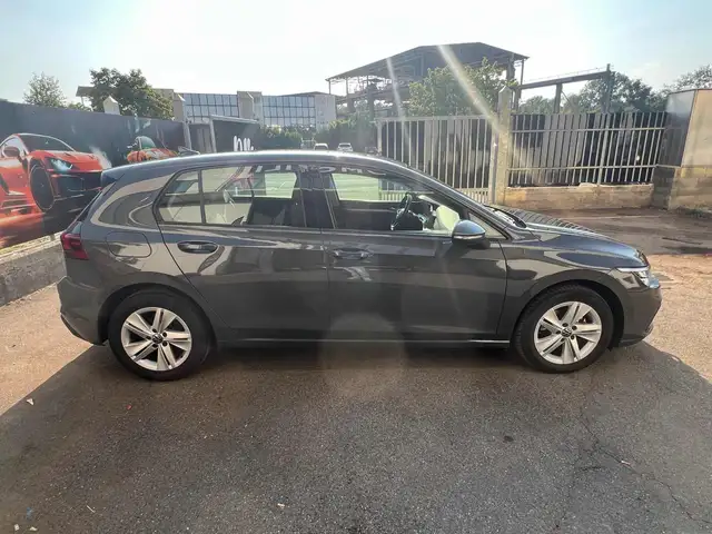 Volkswagen Golf view 4