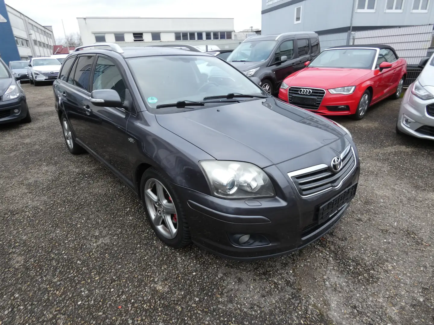 Toyota Avensis 2.2 D-CAT Executive Grau - 1