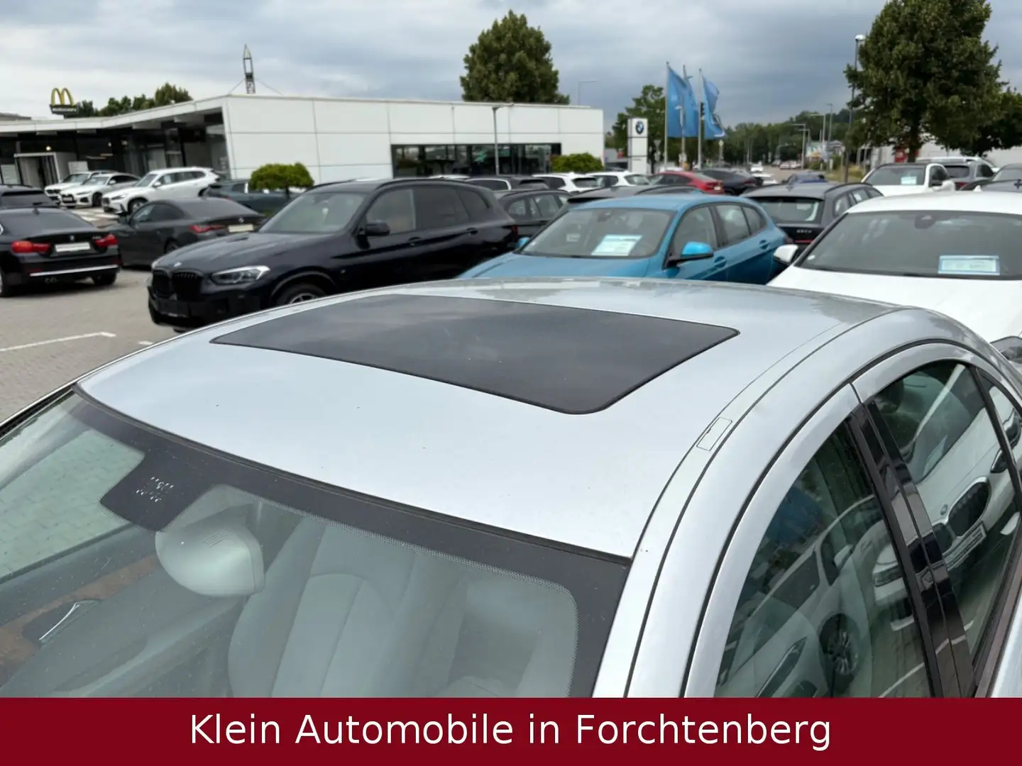Mercedes-Benz E 200 Lim Aut. Elegance Glasdach SHZ LM Plateado - 2