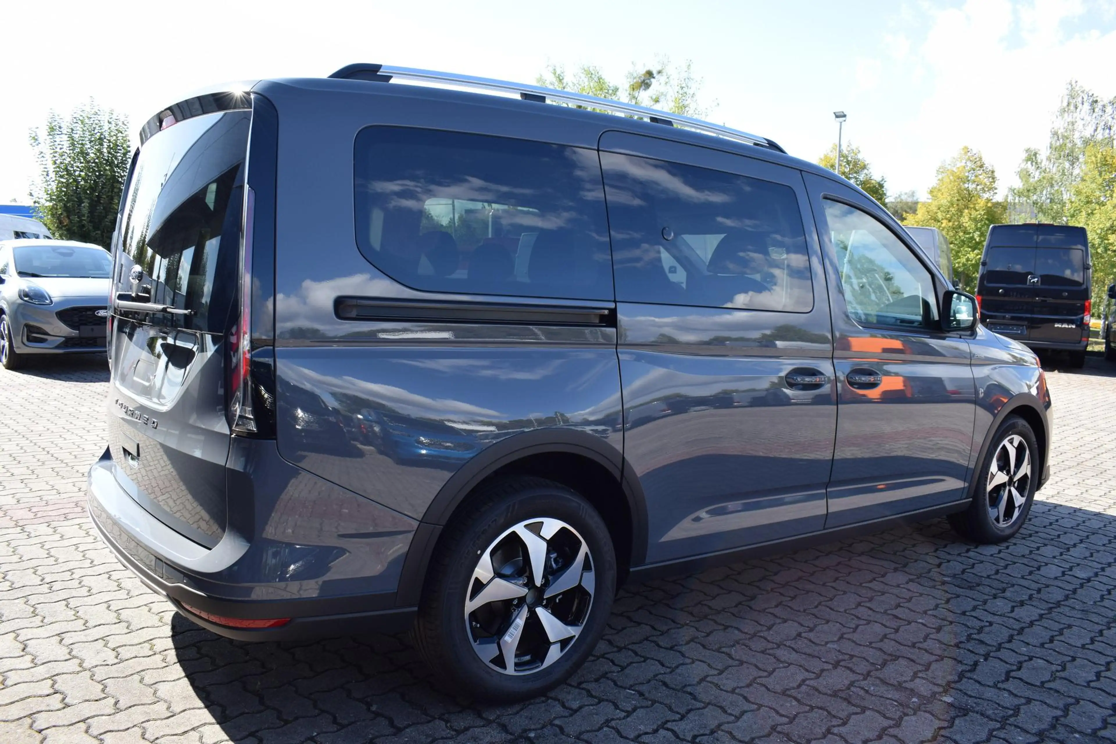 Ford Grand Tourneo Connect 2.0 EcoB Active L2 LED Kamera — photo 6