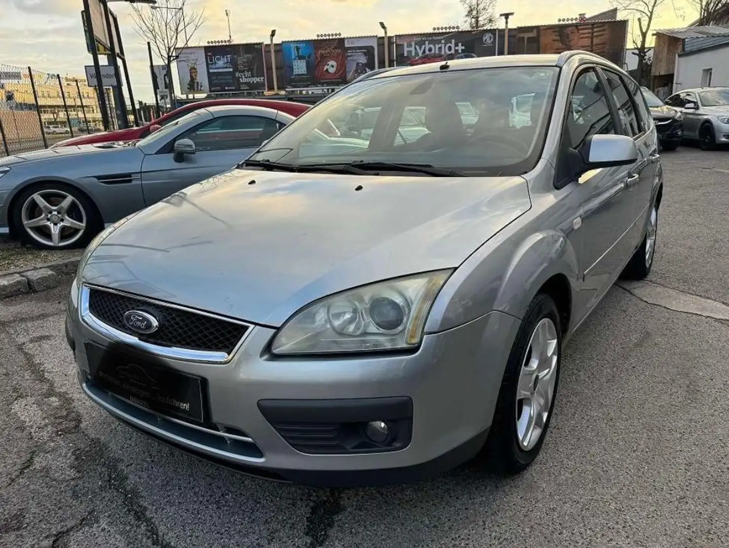 Ford Focus Focus Traveller Ghia 1,6 TDCi/DPF Ghia Silber - 1