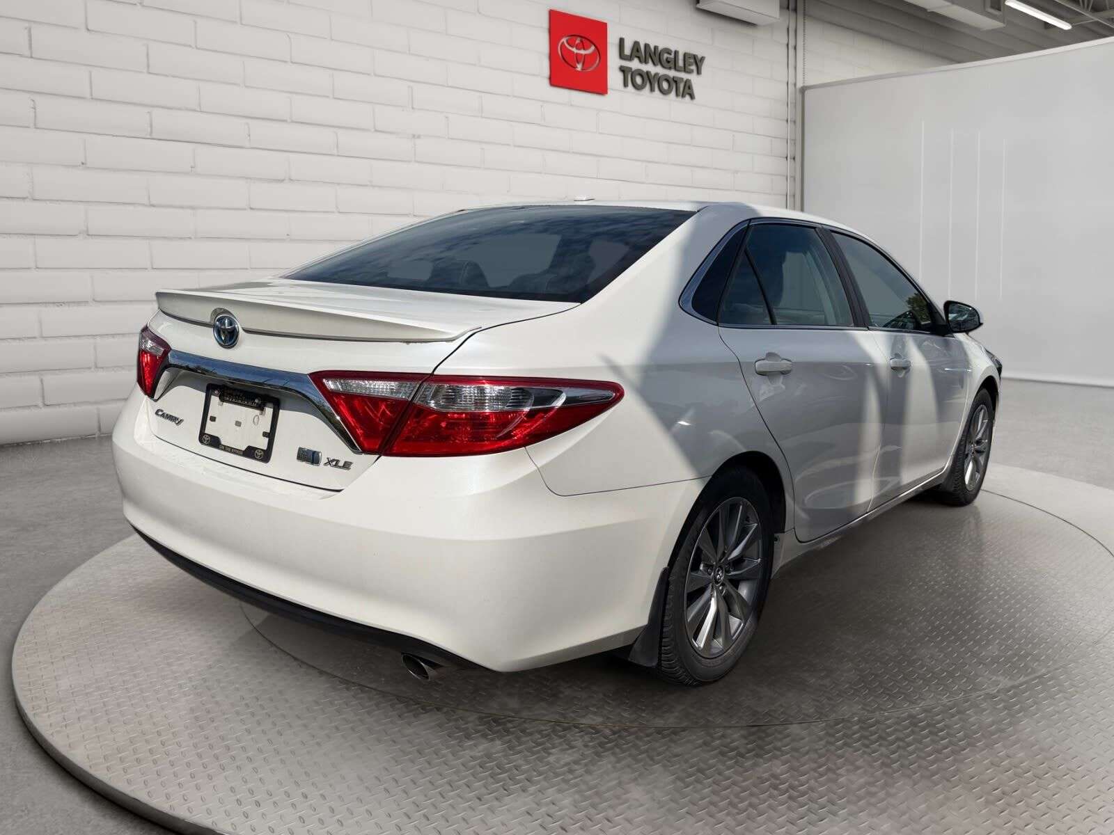 2017 Toyota Camry HYBRID XLE; AUTOMATIC, SUNROOF, HEATED SEATS, LEAT — снимка 1