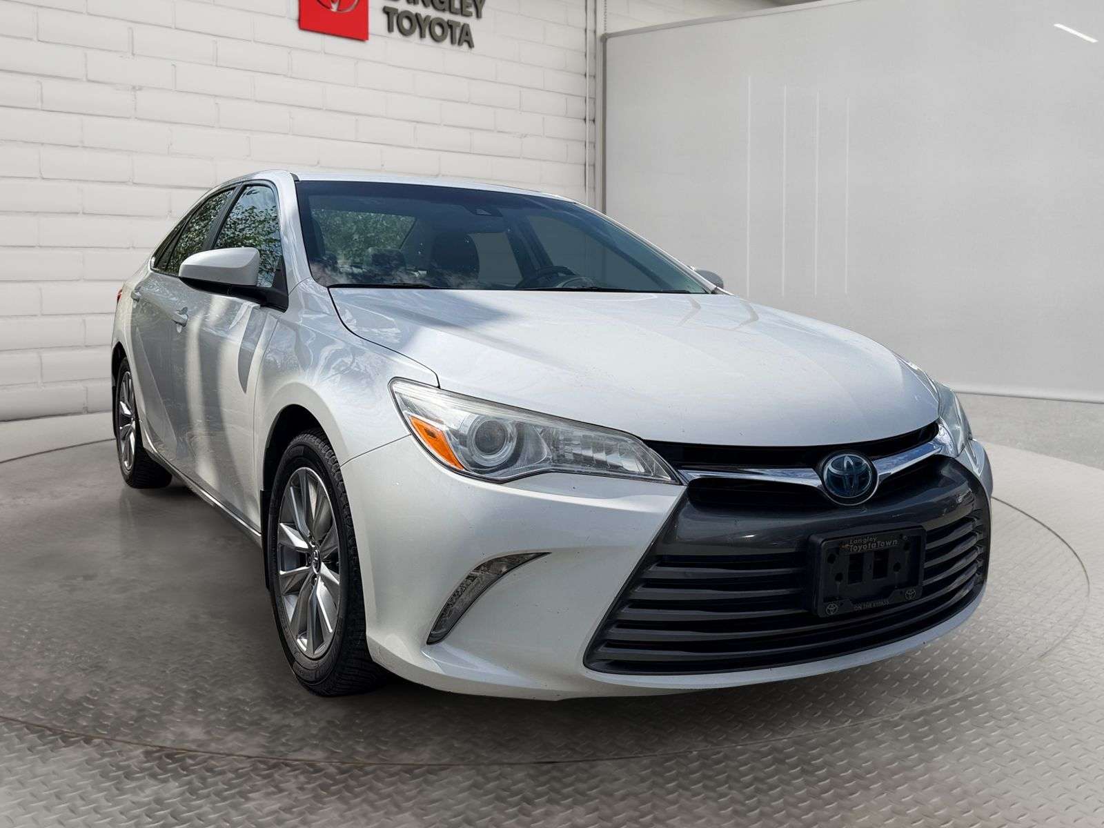 2017 Toyota Camry HYBRID XLE; AUTOMATIC, SUNROOF, HEATED SEATS, LEAT — снимка 1