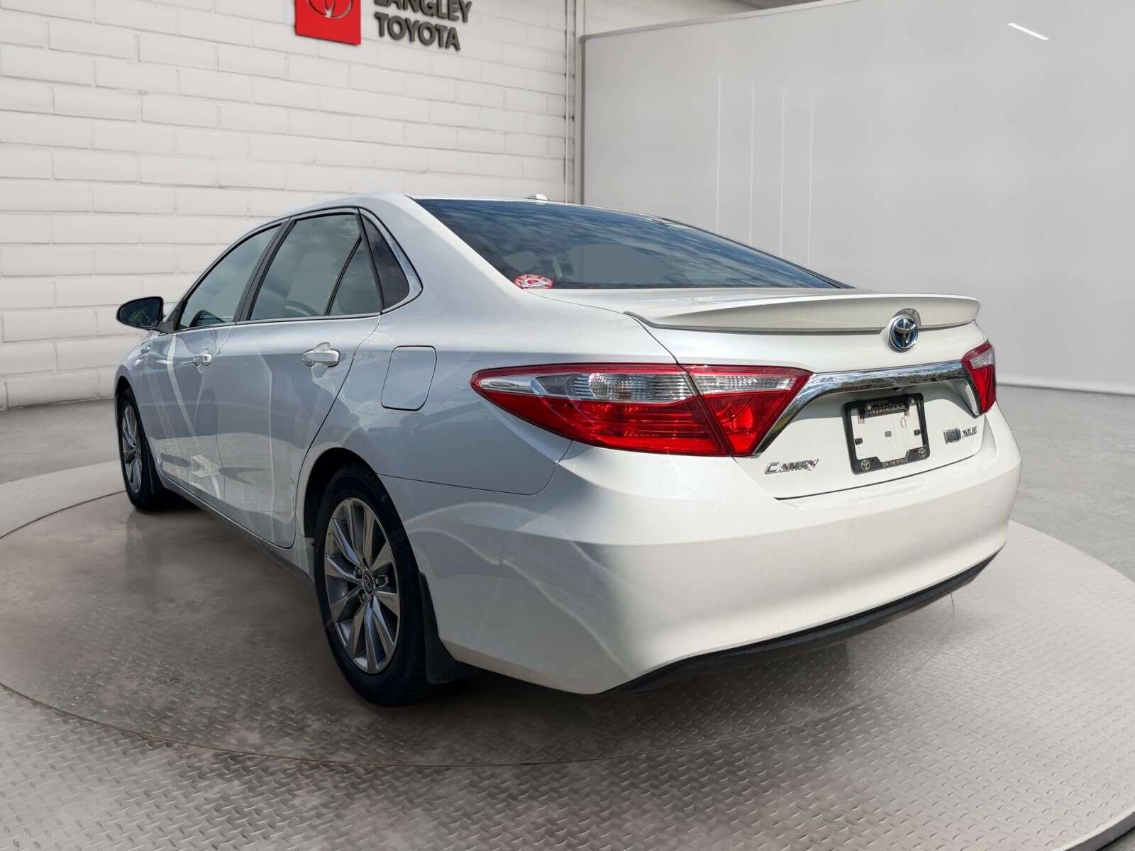 2017 Toyota Camry HYBRID XLE; AUTOMATIC, SUNROOF, HEATED SEATS, LEAT — снимка 1