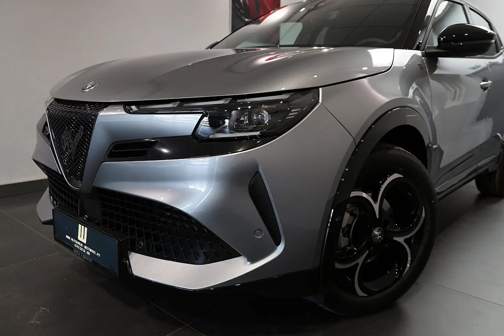 Alfa Romeo Junior Ibrida Q4 1.2 e-DCT6 Mild Hybrid Q4 Grau - 2