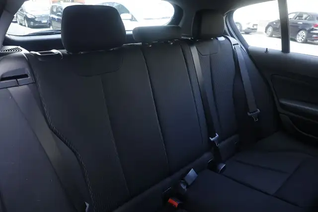 BMW 1 Series view 12