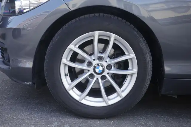 BMW 1 Series view 5