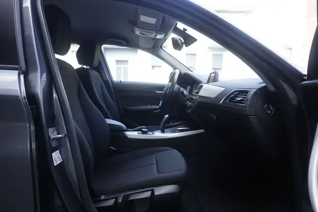 BMW 1 Series view 10