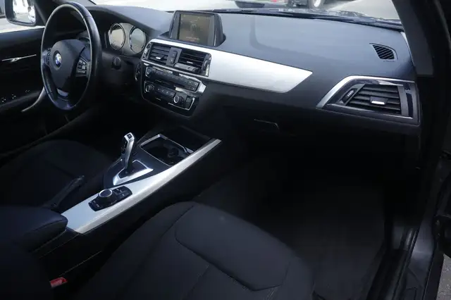 BMW 1 Series view 8
