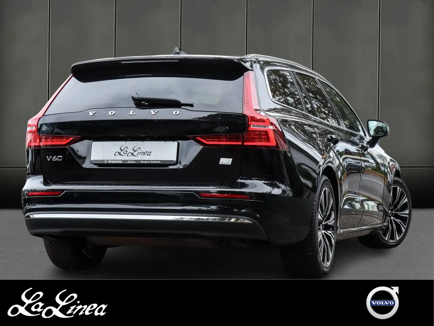 Volvo V60 Kombi T6 Plus Bright Recharge Plug-In Hybrid AWD Zwart - 2