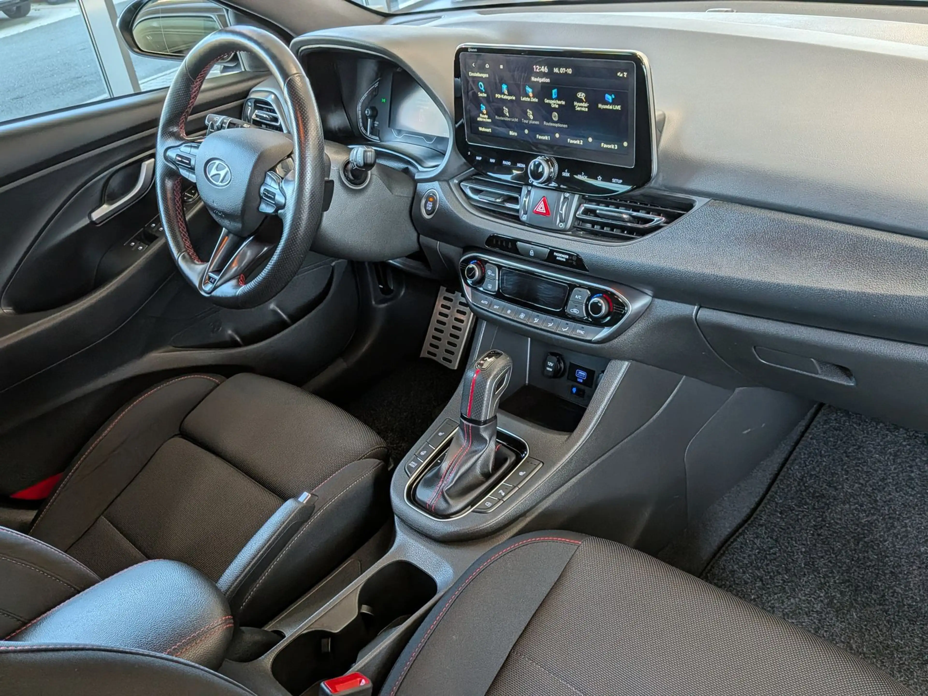Hyundai i30 1.5 N-Line LED Kamera Pano Keyless SHz 18" — photo 12
