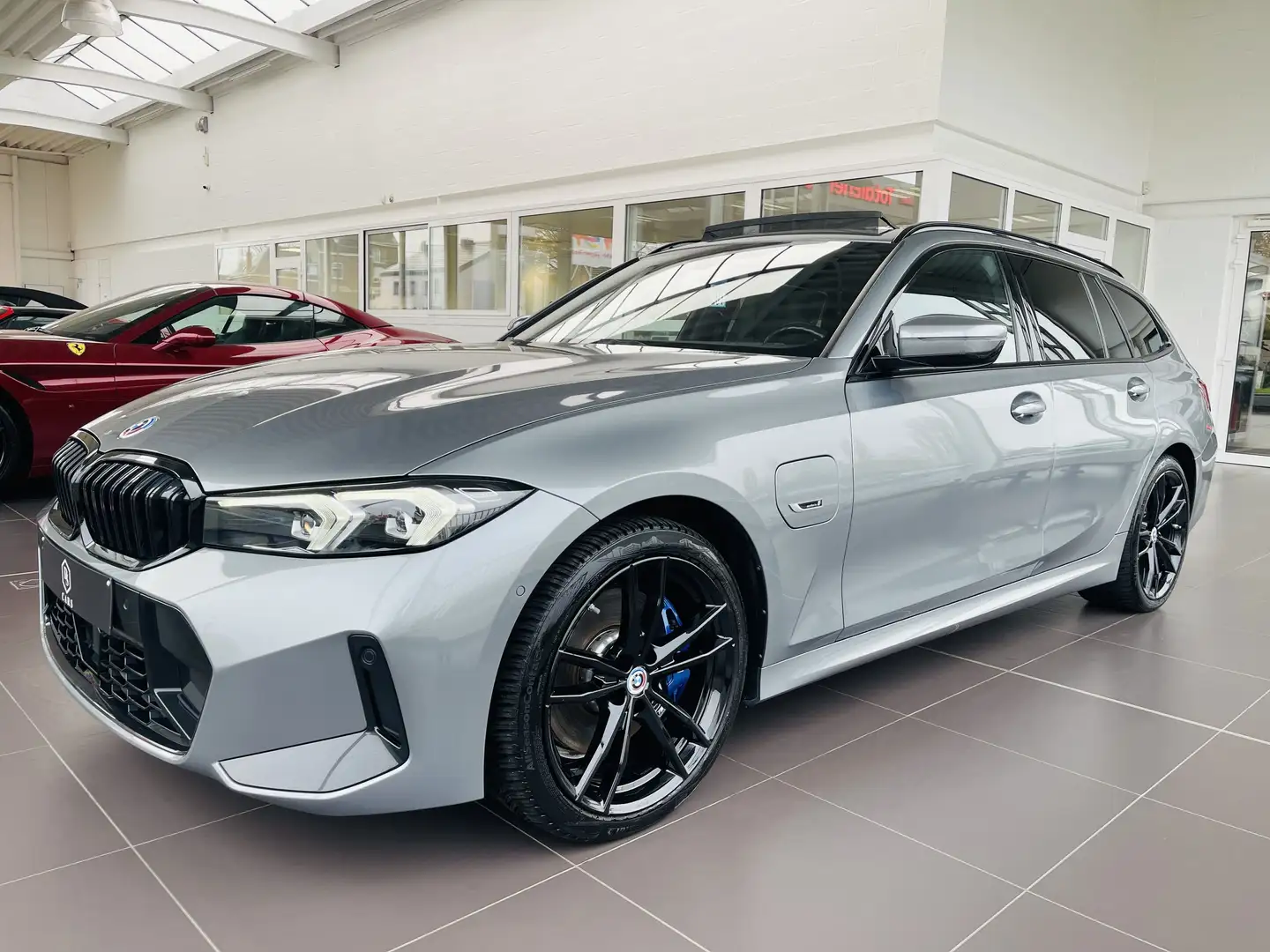 BMW 330 eA PHEV **GARANTIE + PACK M +TOIT PANO +NEW LIFT** Grijs - 1
