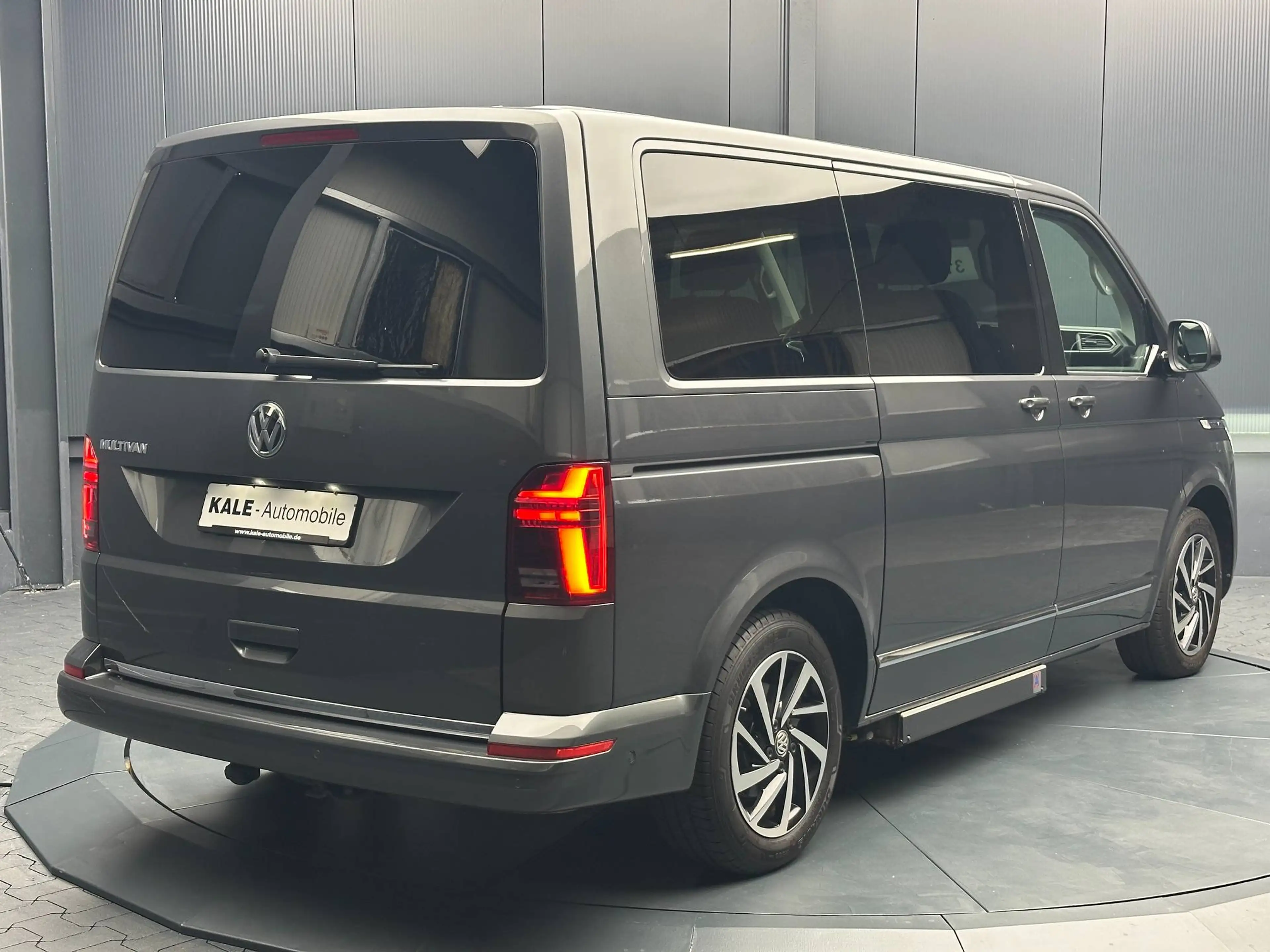 Volkswagen T6.1 Multivan Highline *ROLLSTUHLRAMPE*el.TÜRE*1.HAND*LEDER* — photo 6