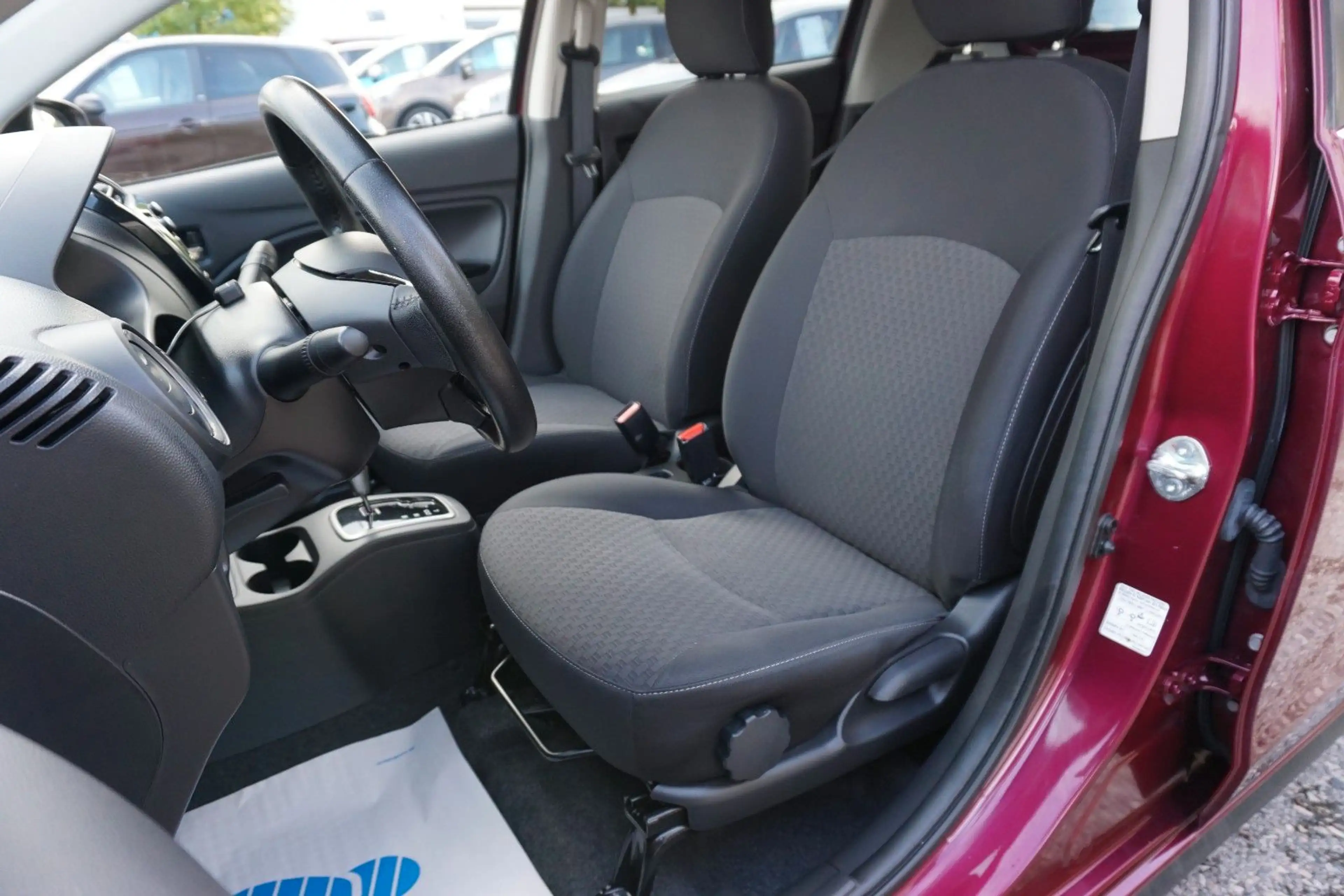 Mitsubishi Space Star Edition+ Autom. *Navi*Sitzheizung*1.H — photo 4