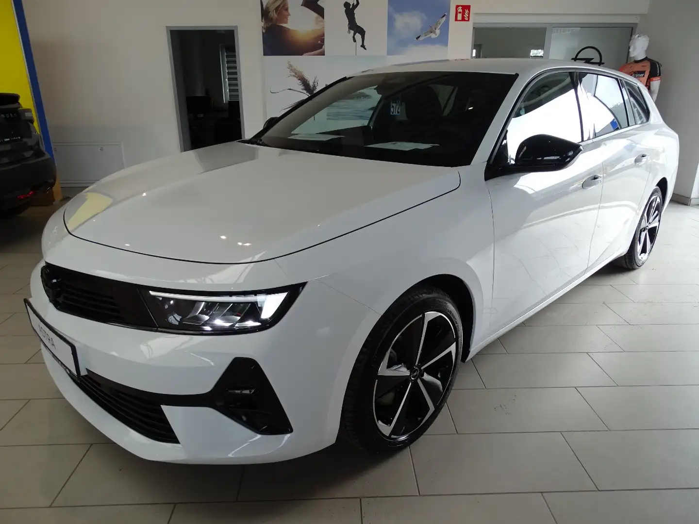 Opel Astra Sports Tourer GS 130 PS Klimaaut., Rückfahrk., AHK Weiß - 1