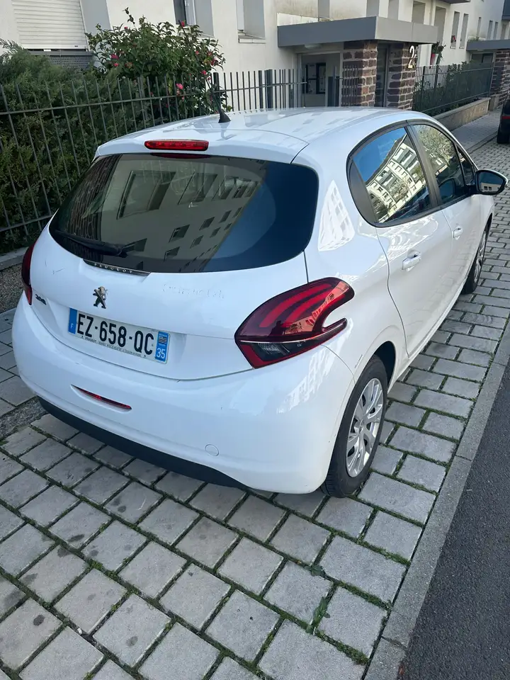 Peugeot 208 1.2 PureTech 82ch BVM5 Active Business