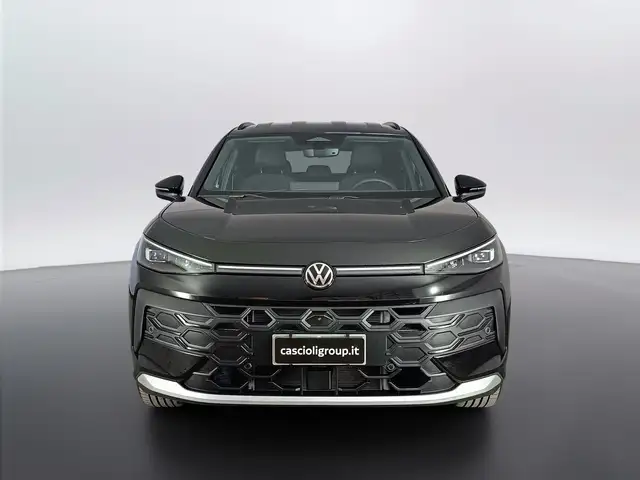 Volkswagen T-Roc view 2