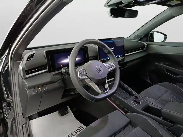 Volkswagen T-Roc view 7