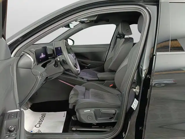 Volkswagen T-Roc view 8