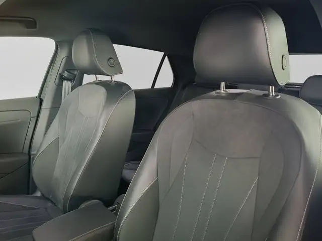 Volkswagen T-Roc view 16