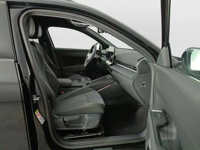 Volkswagen T-Roc view 11