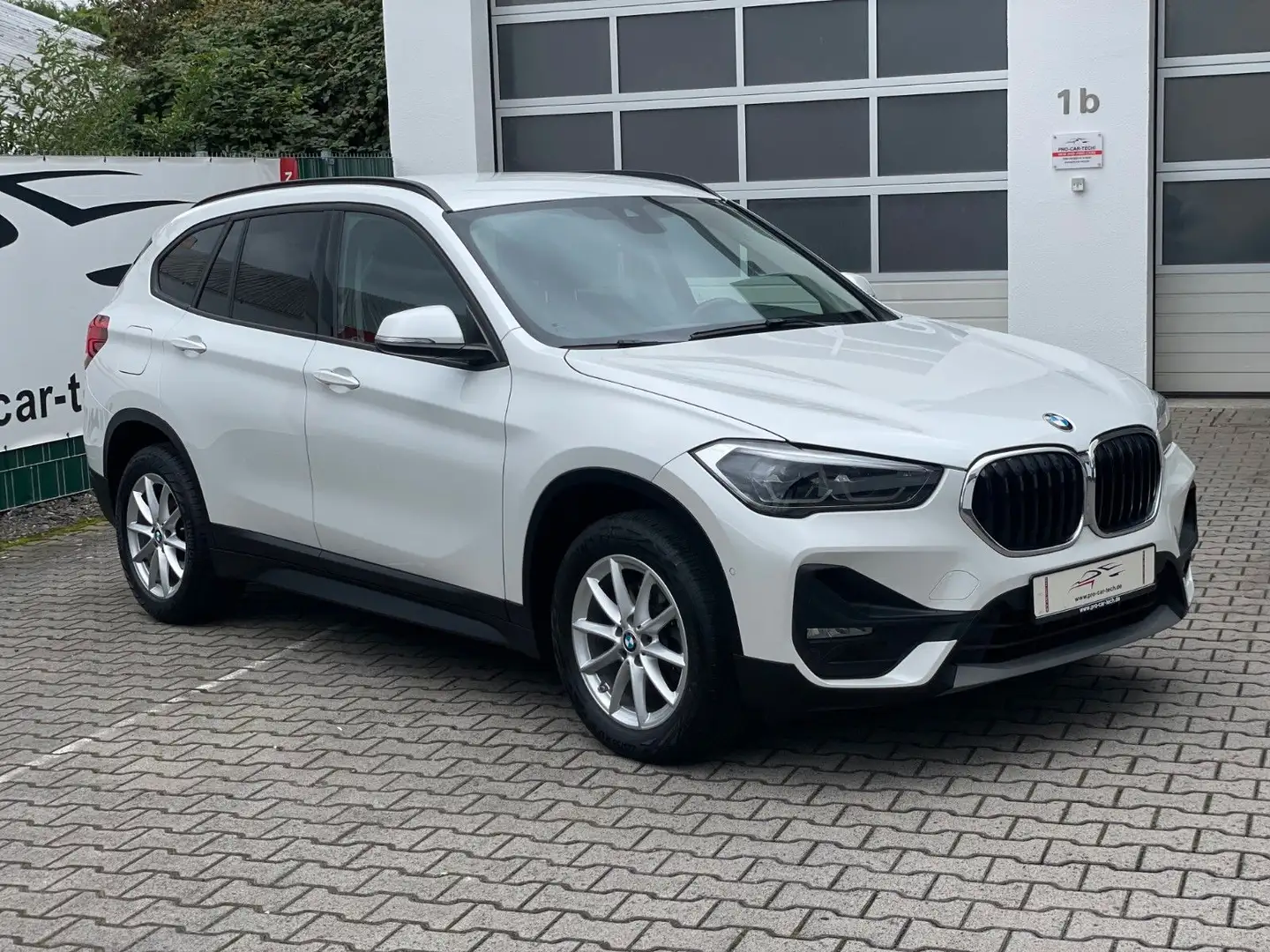 BMW X1 sDrive 18d|Automatik|Navi|Kamera|AHK|DAB|HiFi Weiß - 2