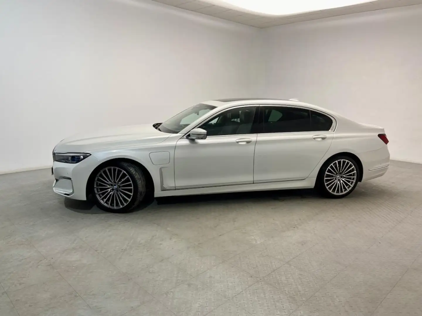 BMW 745 745Le xDrive Білий - 2