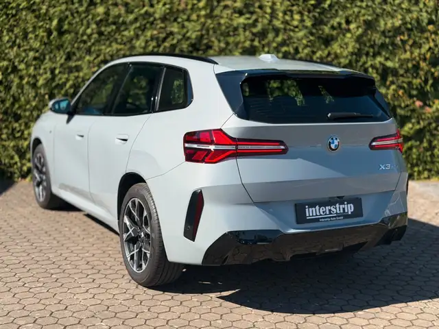 BMW X3 view 4