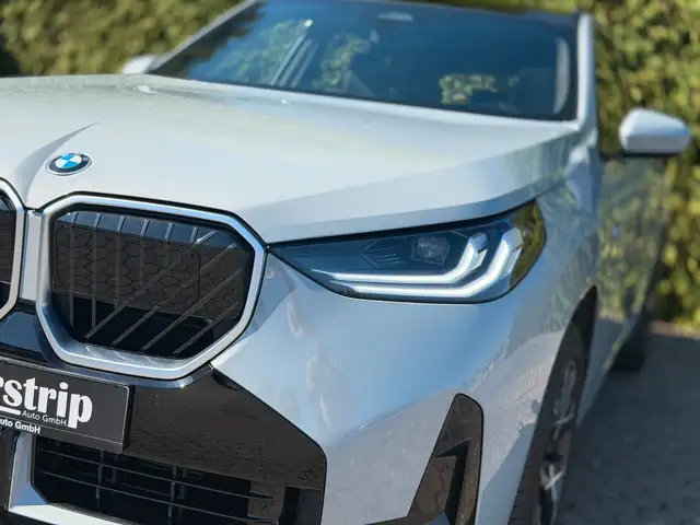 BMW X3 view 8