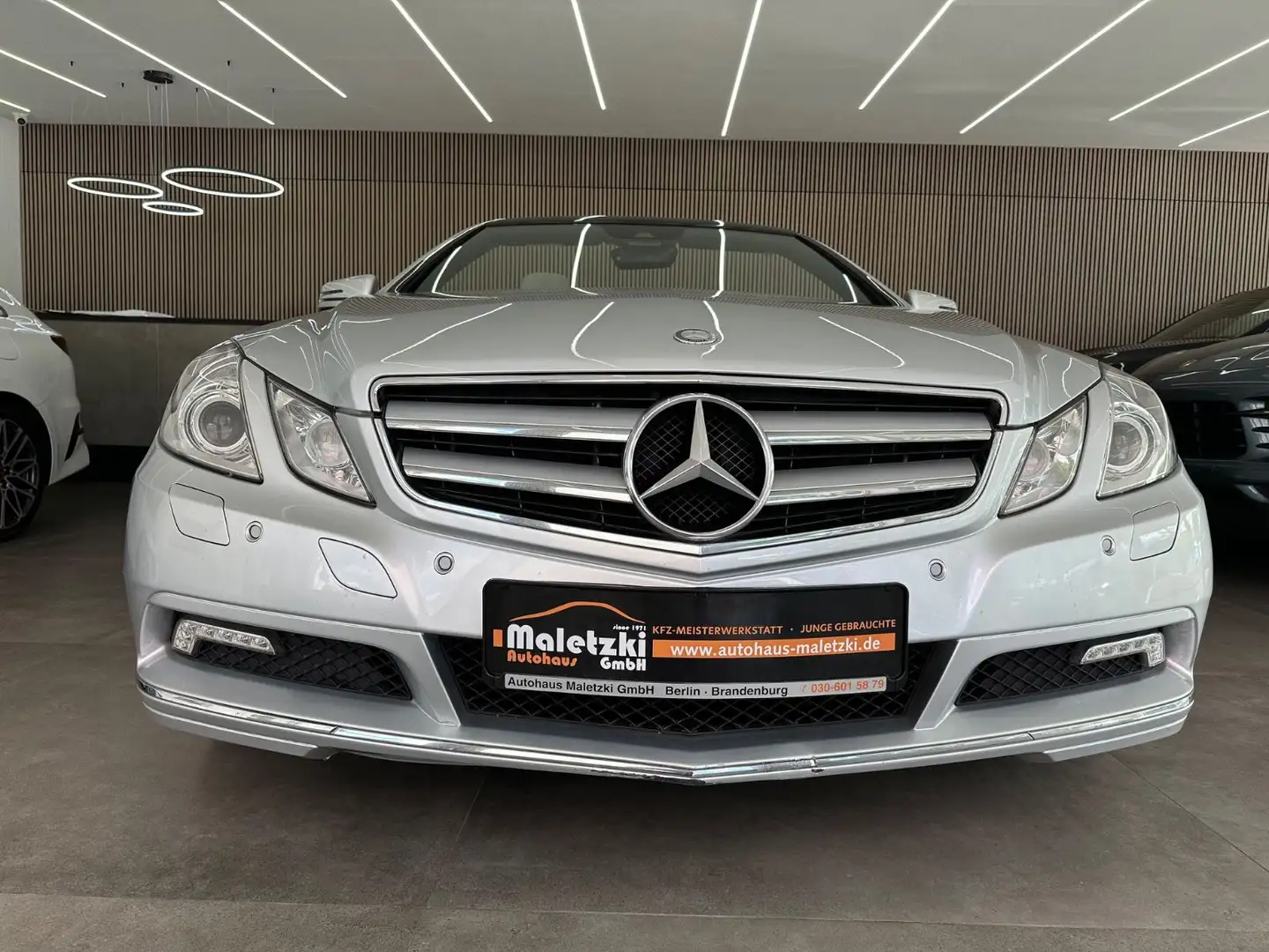 Mercedes-Benz E 200 CGI Cabrio BlueEfficiency*Bi-Xenon*PDC* Argent - 2