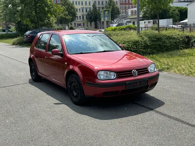 Volkswagen Golf view 4