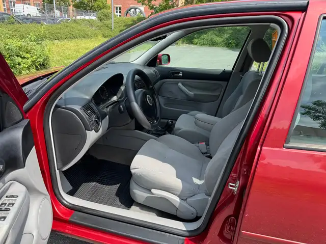 Volkswagen Golf view 13