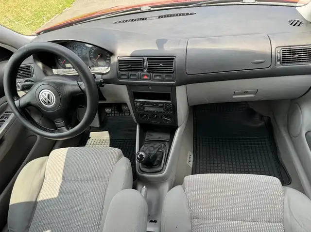 Volkswagen Golf view 9
