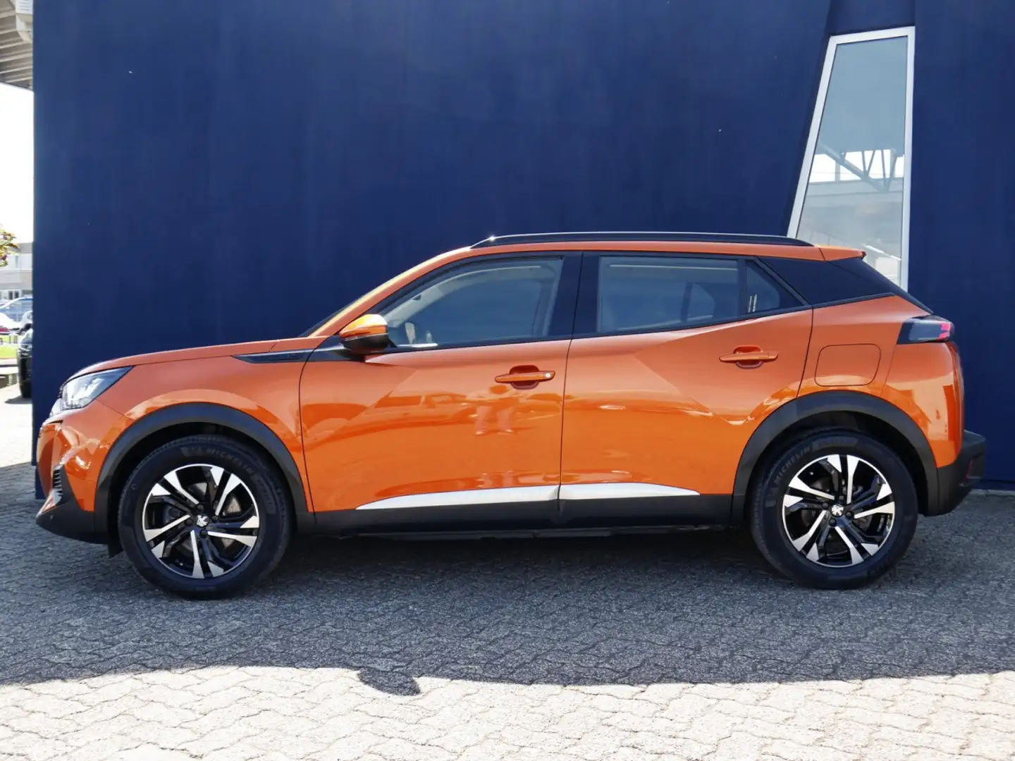 Peugeot 2008 -e Allure 136 Navi+Rückfahrkamera+Sitzhzg Klima Naranja - 2