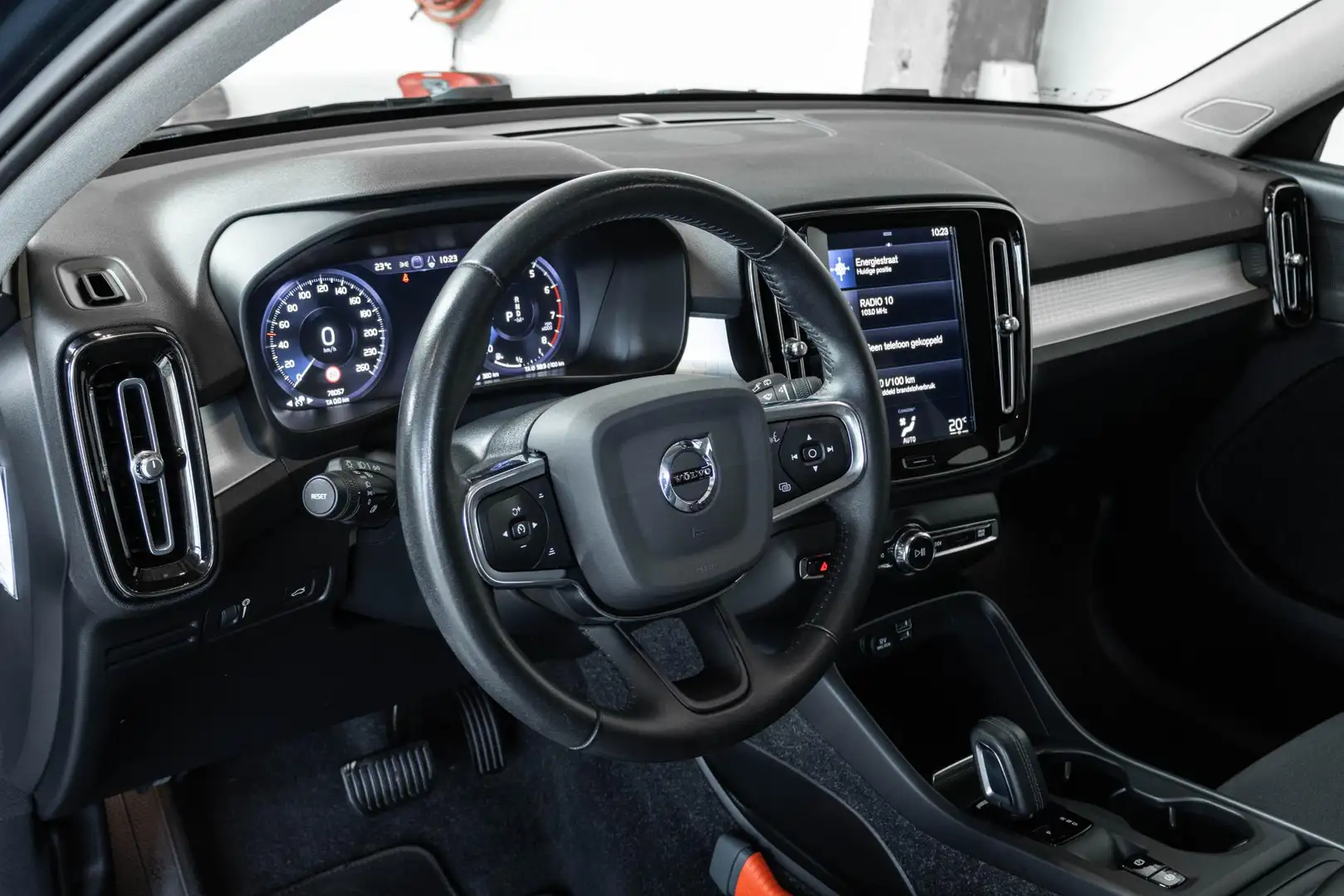 Volvo XC40 T2 Automaat Business Pro | Wegklapbare trekhaak | Azul - 2