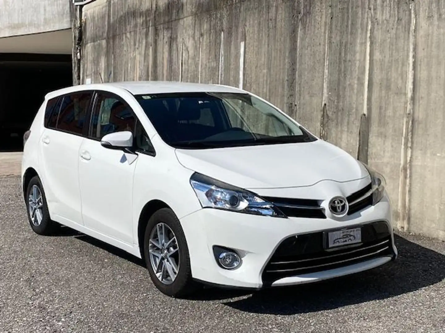 Toyota Verso 1.6 D-4D Active, Neopatentati Bianco - 1