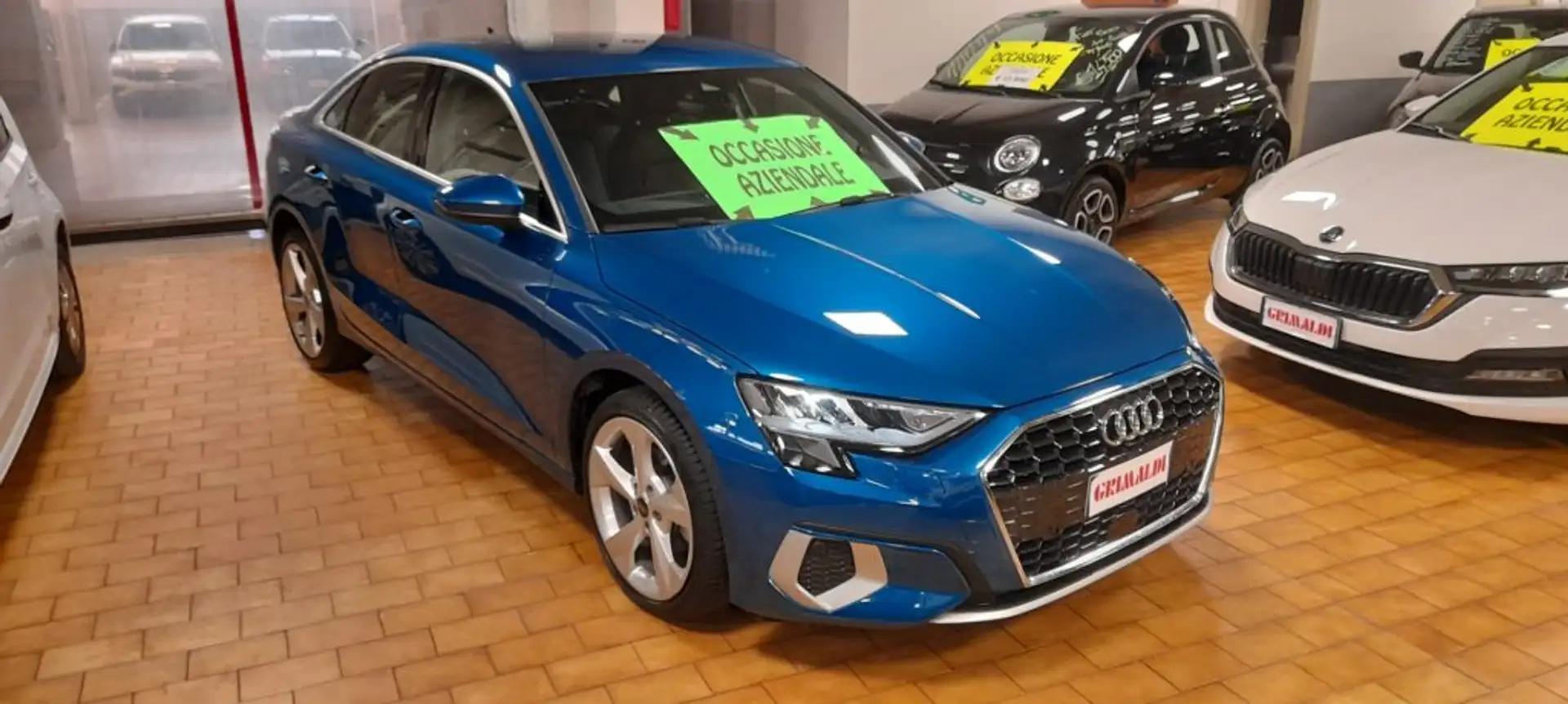 Audi A3 Sedan 30 TDI S tronic Business Advanced 18" Grijs - 1