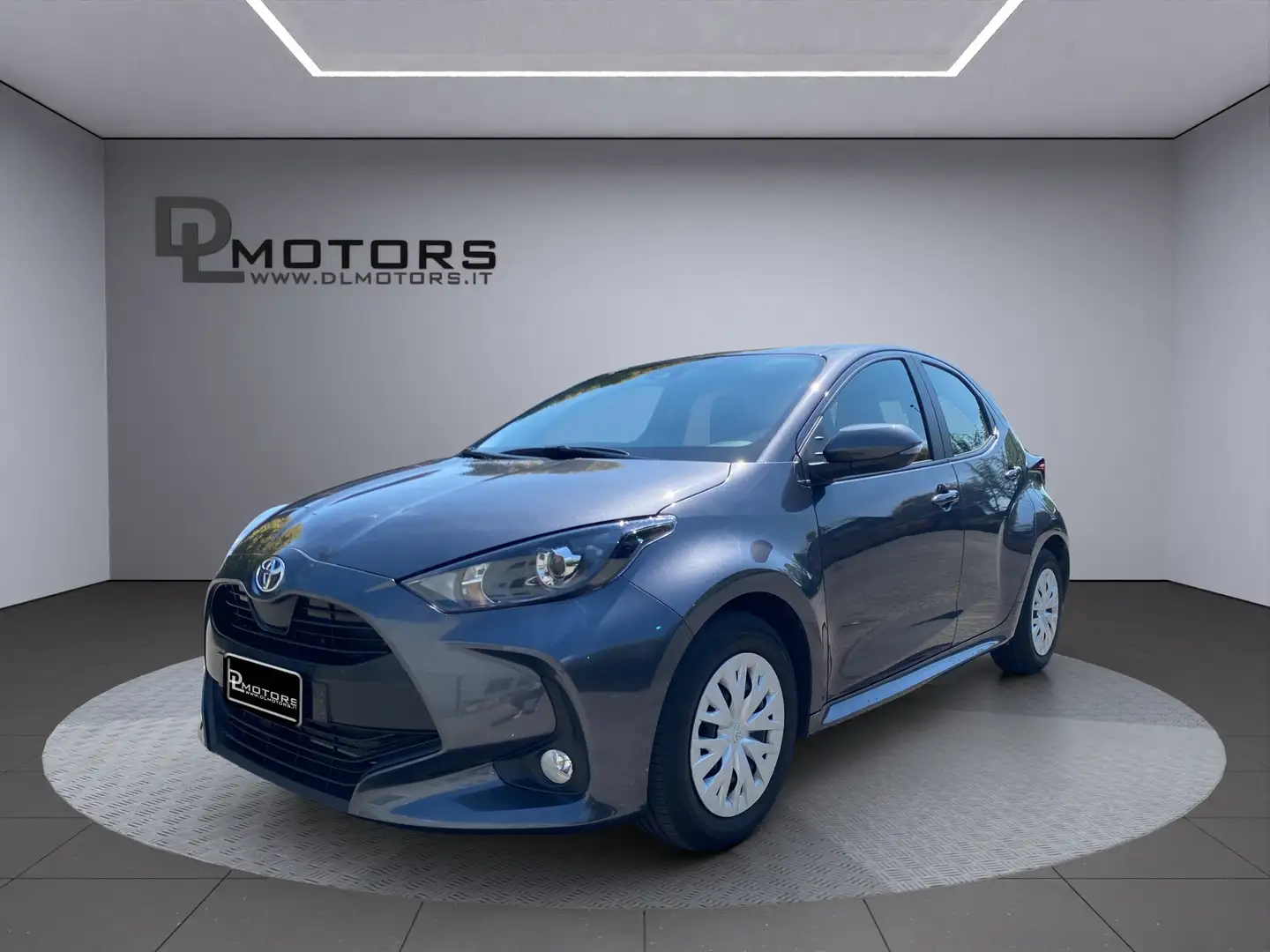 Toyota Yaris ACTIVE, 1.0 MANUALE, RETROCAMERA, NEOPATENTATI! Grigio - 1