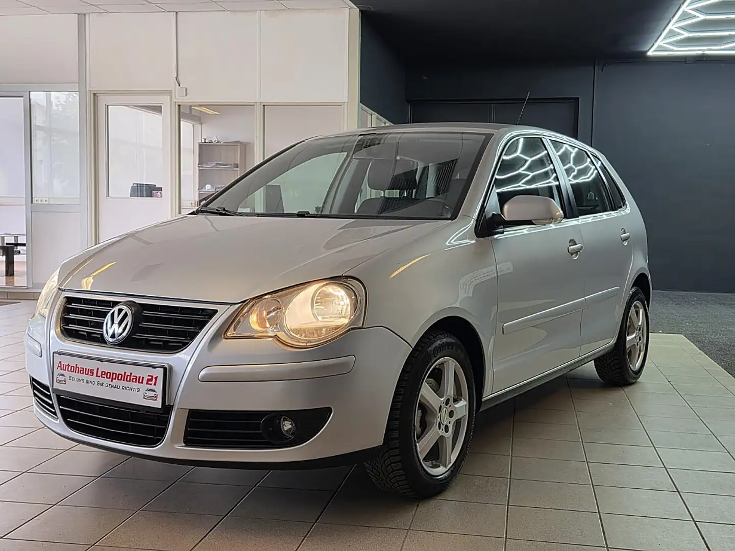 Volkswagen Polo Trendline 1,2 Silber - 1