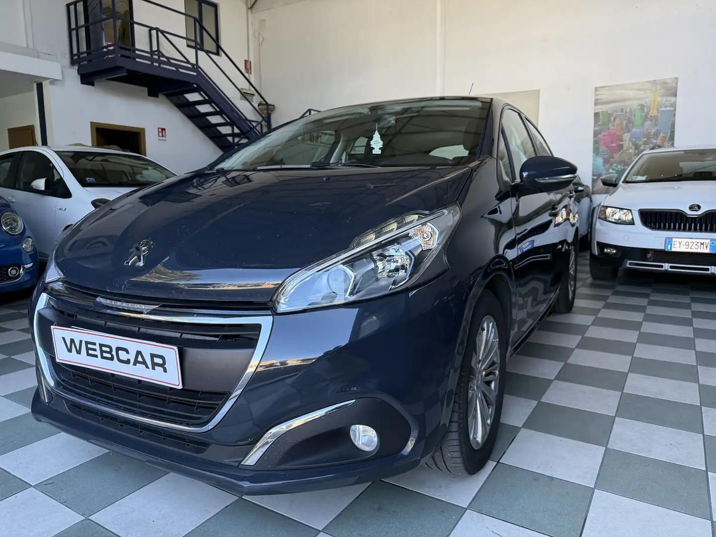 Peugeot 208 5p 1.2 puretech Allure 82cv Gris - 2