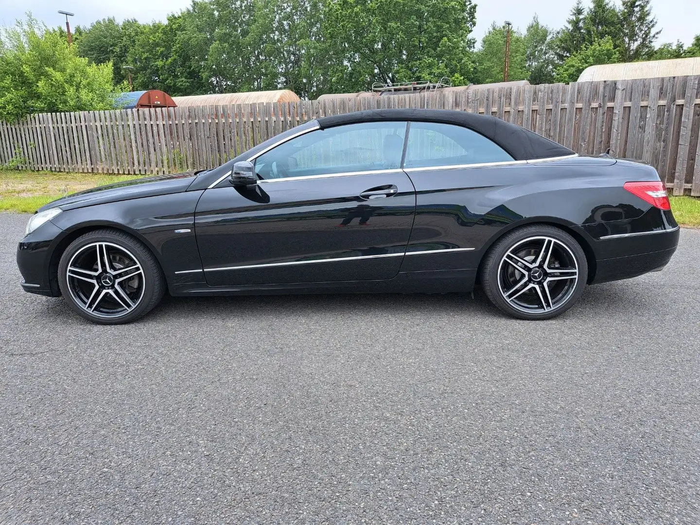 Mercedes-Benz E 220 Cabrio E 220 CDI BlueEfficiency Top Zustand Schwarz - 2