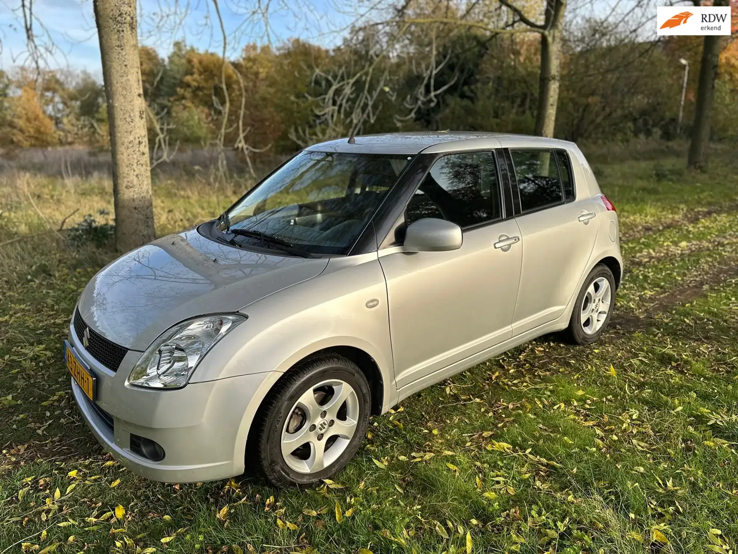 Suzuki Swift 1.3 Exclusive Automaat Airco Nieuwe APK bij afleve Grau - 1