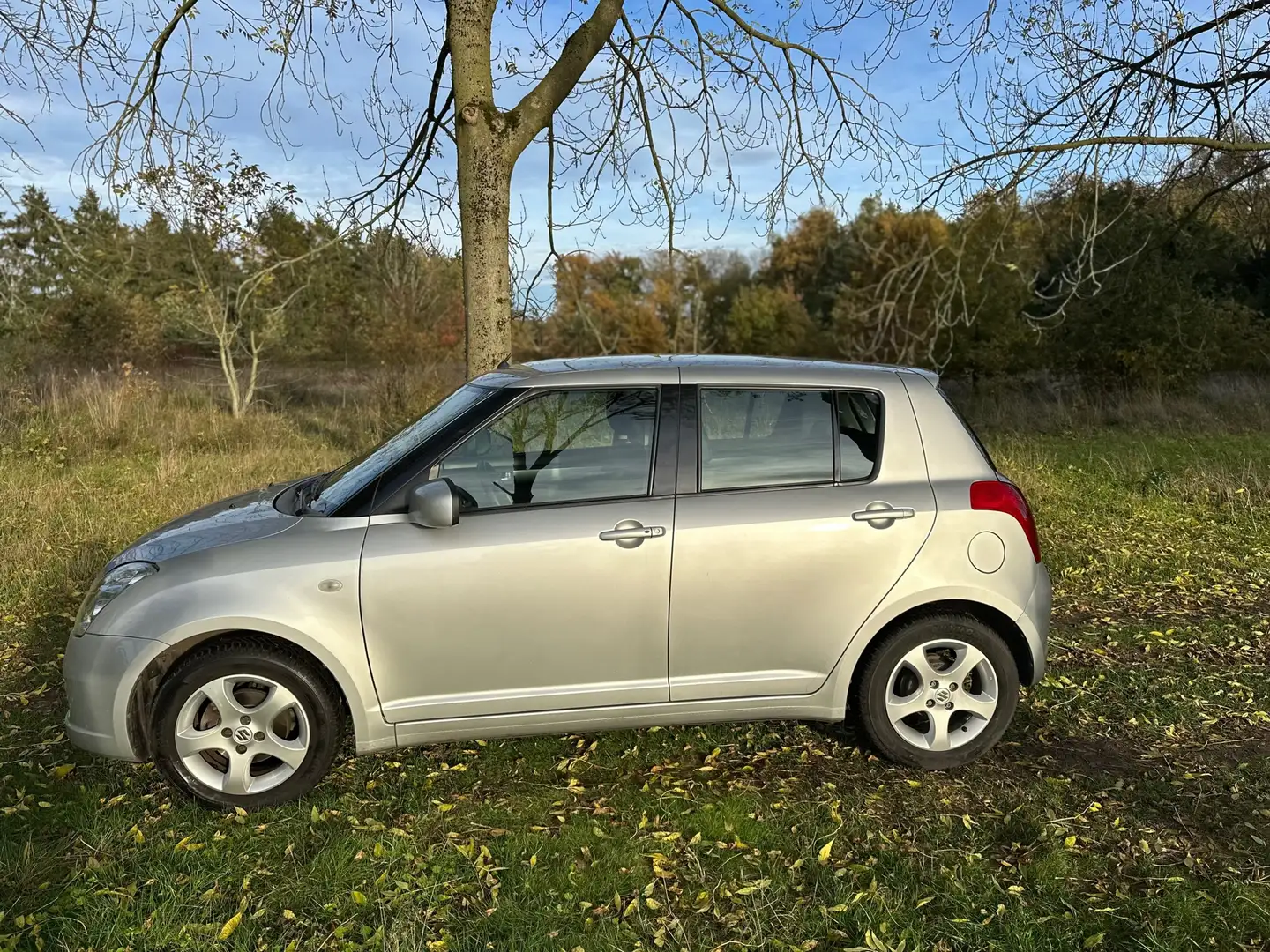 Suzuki Swift 1.3 Exclusive Automaat Airco Nieuwe APK bij afleve Grau - 2