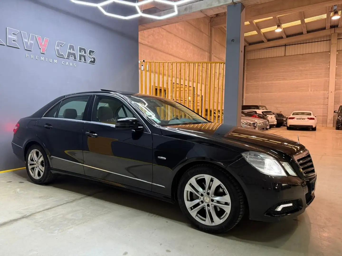 Mercedes-Benz E 220 Estate 220CDI Avantgarde Aut. Schwarz - 1